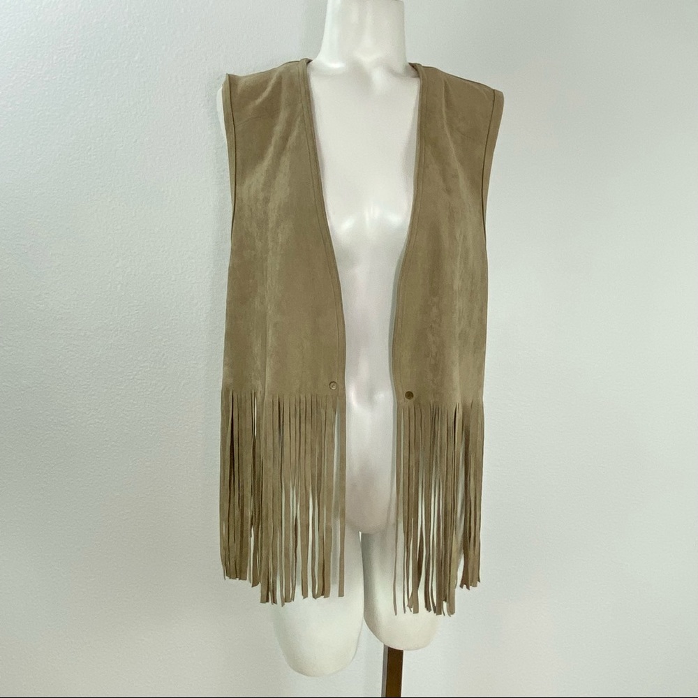 Karen Kane pacific sunrise faux suede vest 
Size X-large